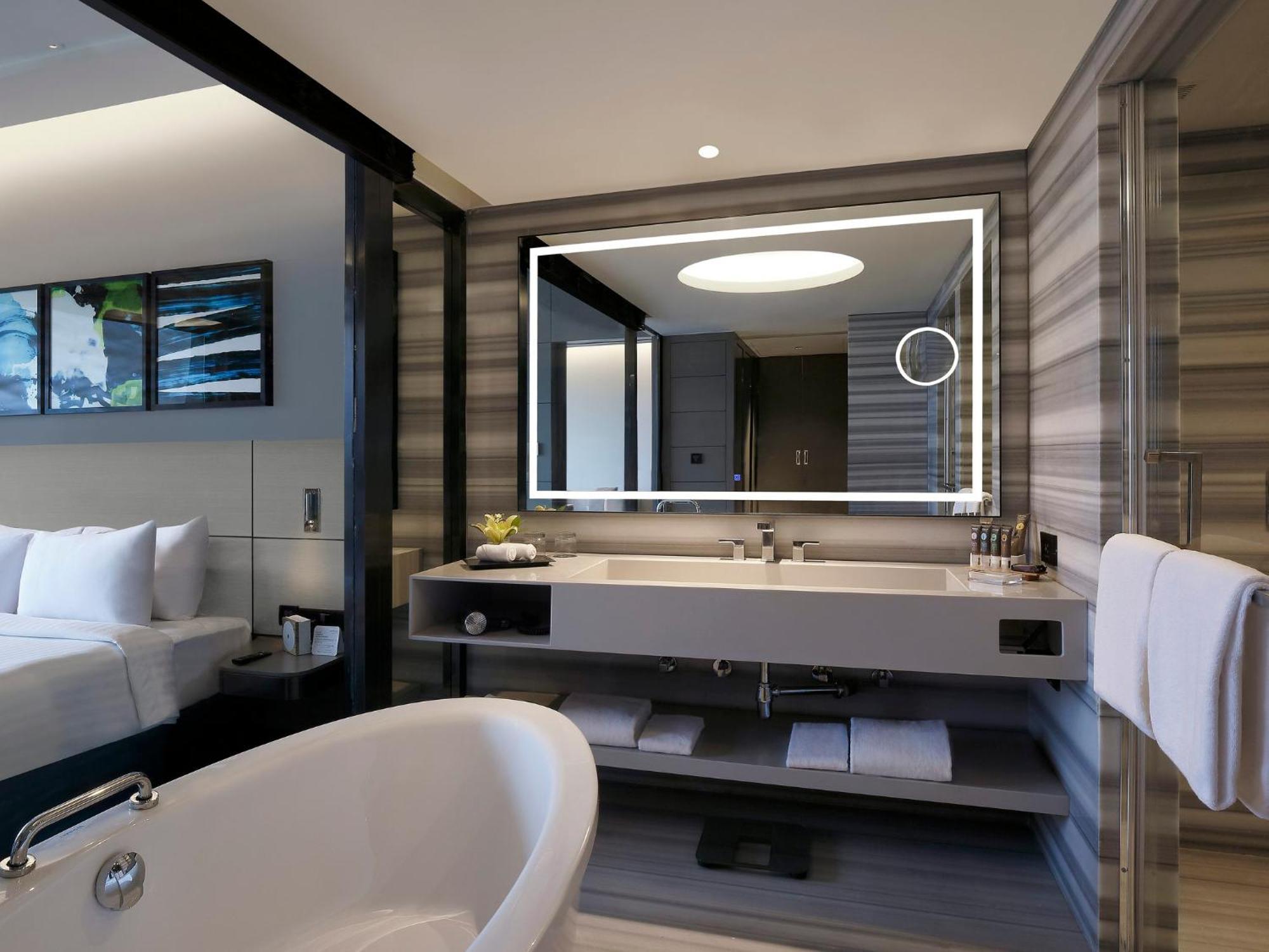 Hotel Empire Suites Hotel 4*